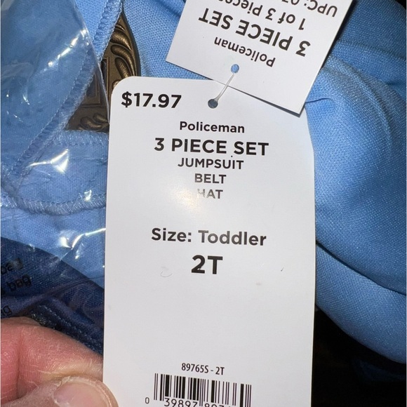 NWT toddler police 👮‍♀️ costume includes bodysuit/ attached badge, hat and belt - Picture 6 of 6